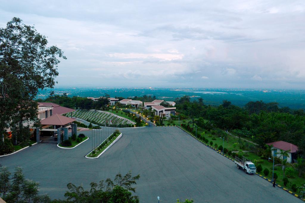 Mount Pleasant Hotel Oattara Thiri Buitenkant foto