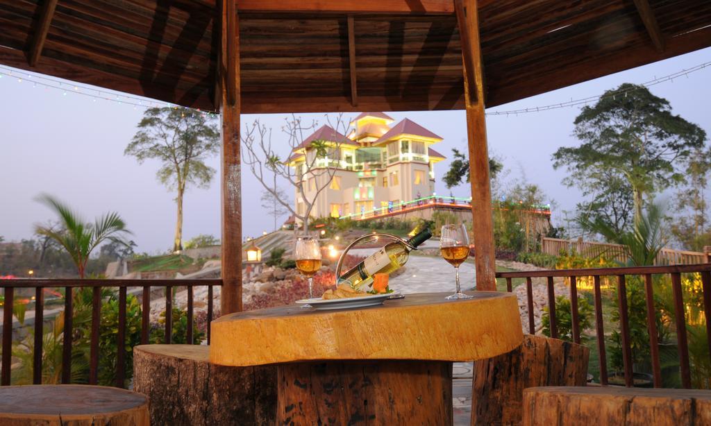 Mount Pleasant Hotel Oattara Thiri Buitenkant foto