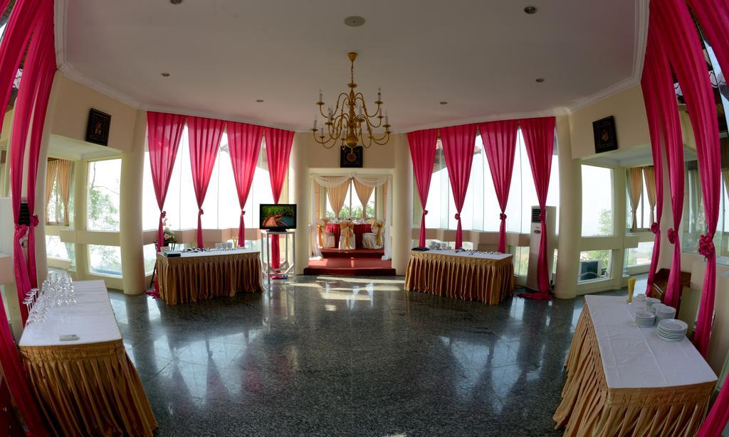 Mount Pleasant Hotel Oattara Thiri Buitenkant foto